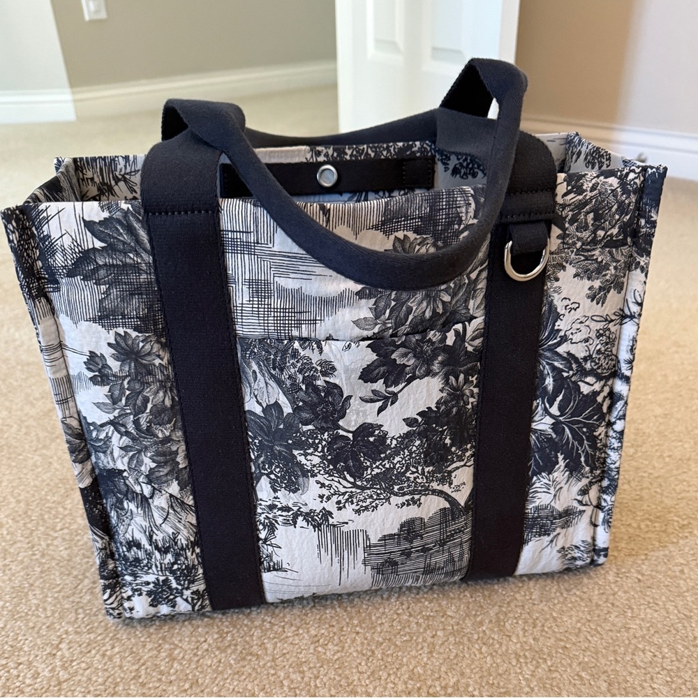 Like New Lululemon Tote Bag